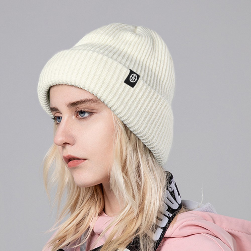 普段使いに最適な、袖口付きのニット帽。冬用の帽子で、女性向け - Beanie Cuffed Knit のレビューと価格